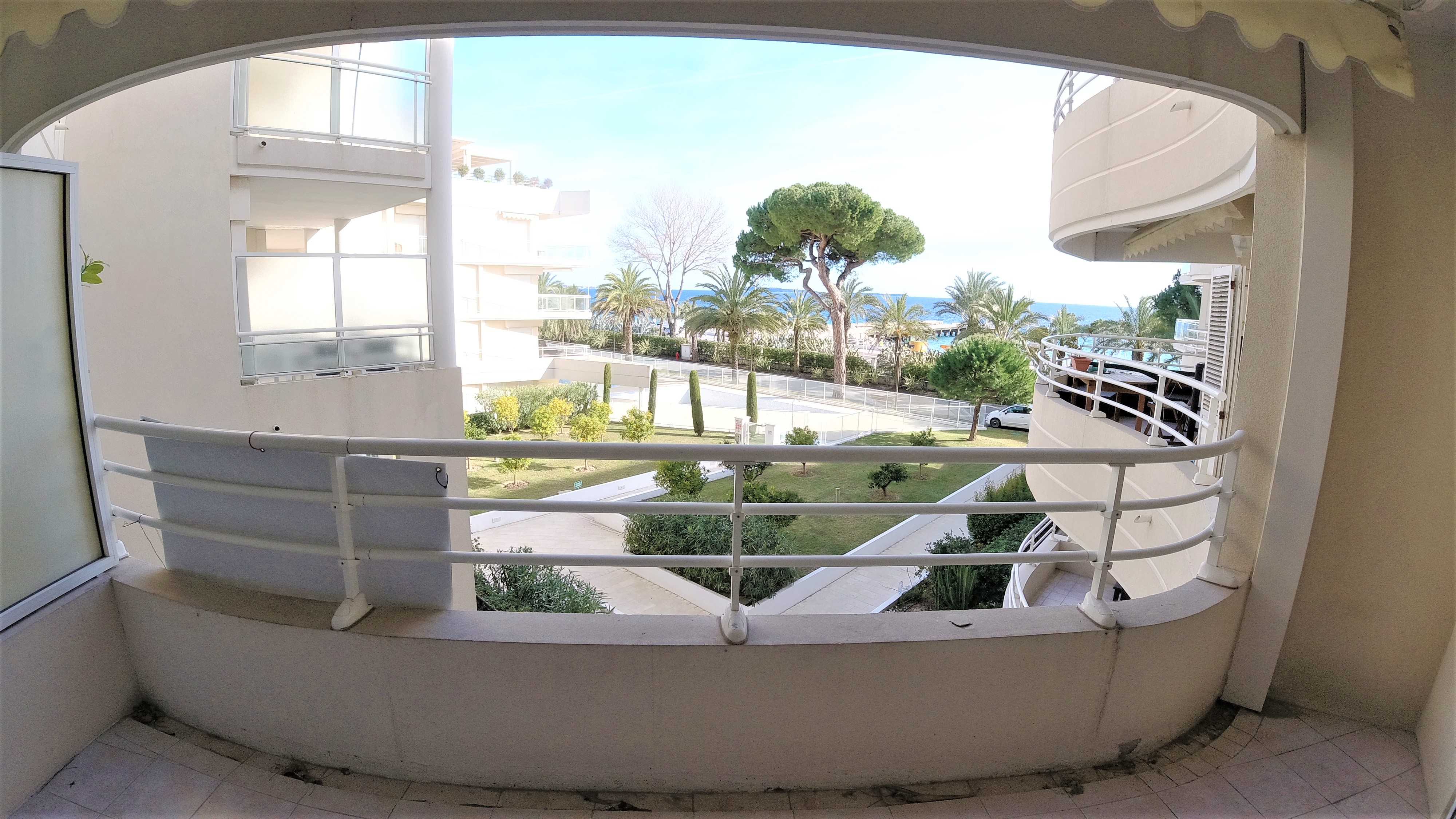 Cannes , 2 pièces de 44m² avec Terrassse vue iles de Lerins, Box en bord de mer
